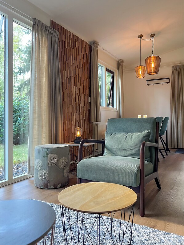 Smart TV, fireplace, ping pong, books - Enjoy nature and tranquility at Bosbungalow Oosterhaard (Giethmen)