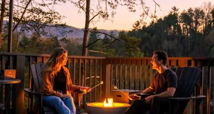 Stargazing Treehouse - Hot Tub 35 feet in the air!