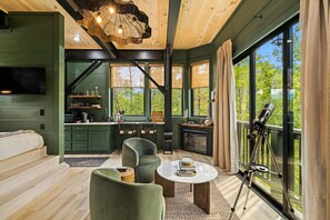 1 bedroom, iron/ironing board, internet, bed sheets - Brand New Treehouse with Stargazing Deck (Sevierville)