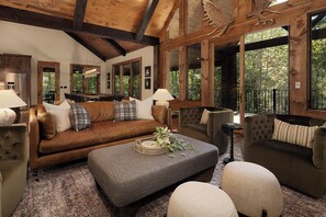 Smart-tv, eldstad, tv-spel och kontor