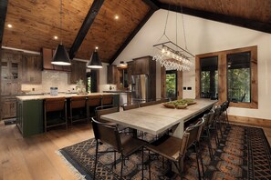 Dining - Iron Tree Lodge Blue Ridge GA (Blue Ridge)