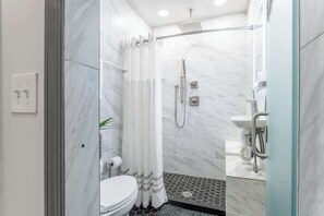 Sèche-cheveux, serviettes fournies