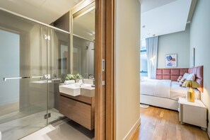 Bruser, gratis toiletartikler, hårtørrer, håndklæder