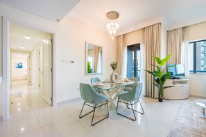 Interior - Whimsical 3BR at The Signature, Downtown Dubai by Deluxe Holiday Homes (Dubai)