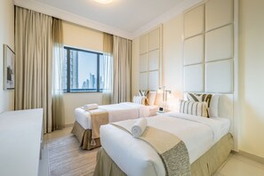3 chambres, coffres-forts dans les chambres, fer et planche à repasser