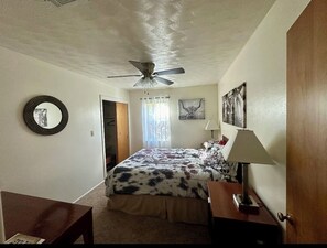 3 bedrooms, WiFi, bed sheets - Charming retreat house (Spur)