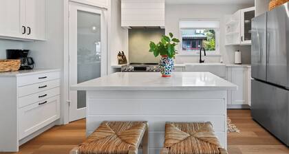 Downtown Tofino Bungalow-Tonquin,Restaurants,Tours