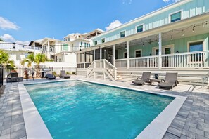 A heated pool - Large Saltwater Pool, South of 30A, Gas Fire Table, Gourmet Kitchen, Luxury (Santa Rosa Beach)
