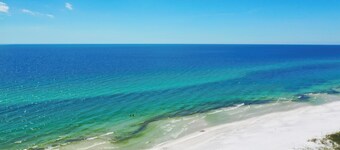 Gulf Views, Prime 30A Location, Large Private Pool, Outdoor TV, Bikes
