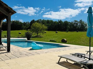 Outdoor pool, a heated pool - Luxury Holiday Home Paulhiac - Large Pool & Privacy (Paulhiac)