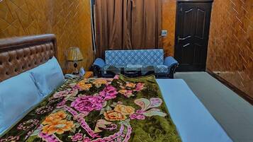 Deluxe Double Room | Soundproofing, iron/ironing board, free WiFi