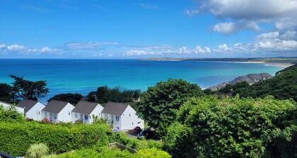 Morva - Carbis Bay - Four Bedroom House, Sleeps 8