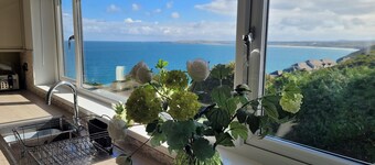Morva - Carbis Bay - Four Bedroom House, Sleeps 8