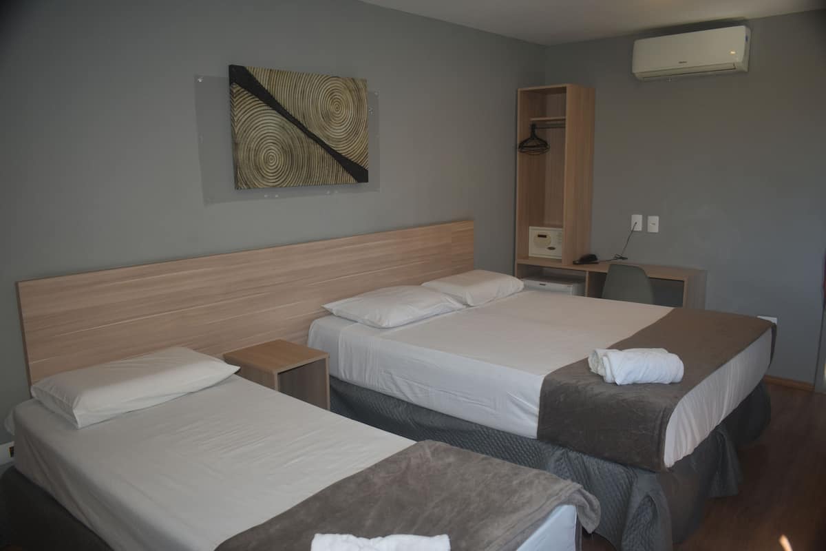 Standard Triple Room, City View | Ruang kerja komputer riba, Wi-fi percuma
