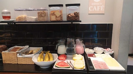Free daily buffet breakfast. Unity Hotel Vila Mariana