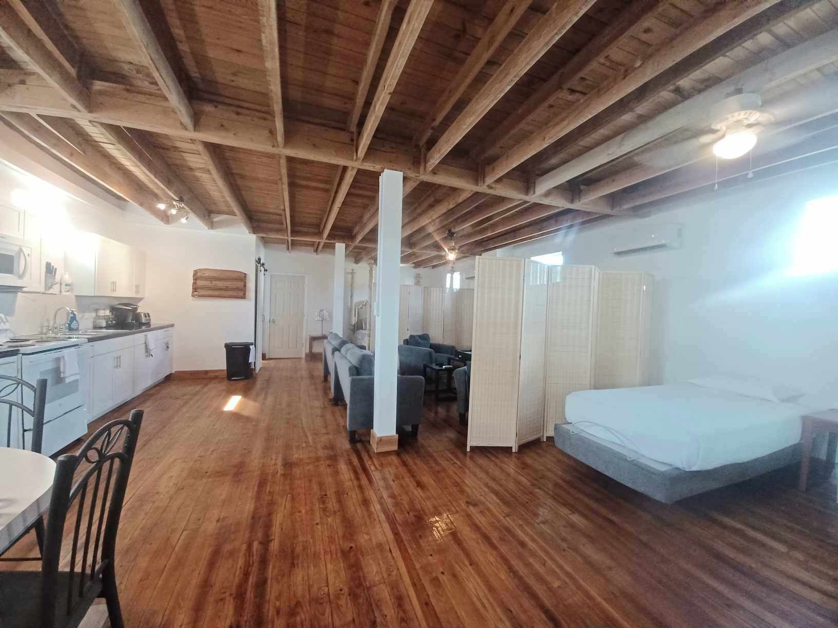 2 chambres, fer et planche à repasser, accès au Wi-Fi (inclus)