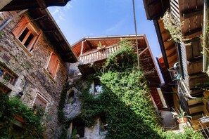 1 bedroom, premium bedding, iron/ironing board, cots/infant beds - Casa Isola (Sala Comacina)