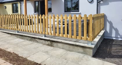 Pet Friendly Cottage with Sea Views