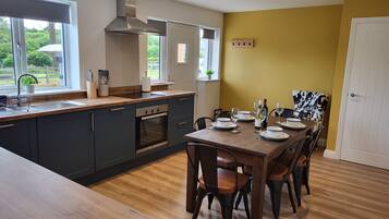 Coffee/tea maker, fridge, microwave, oven