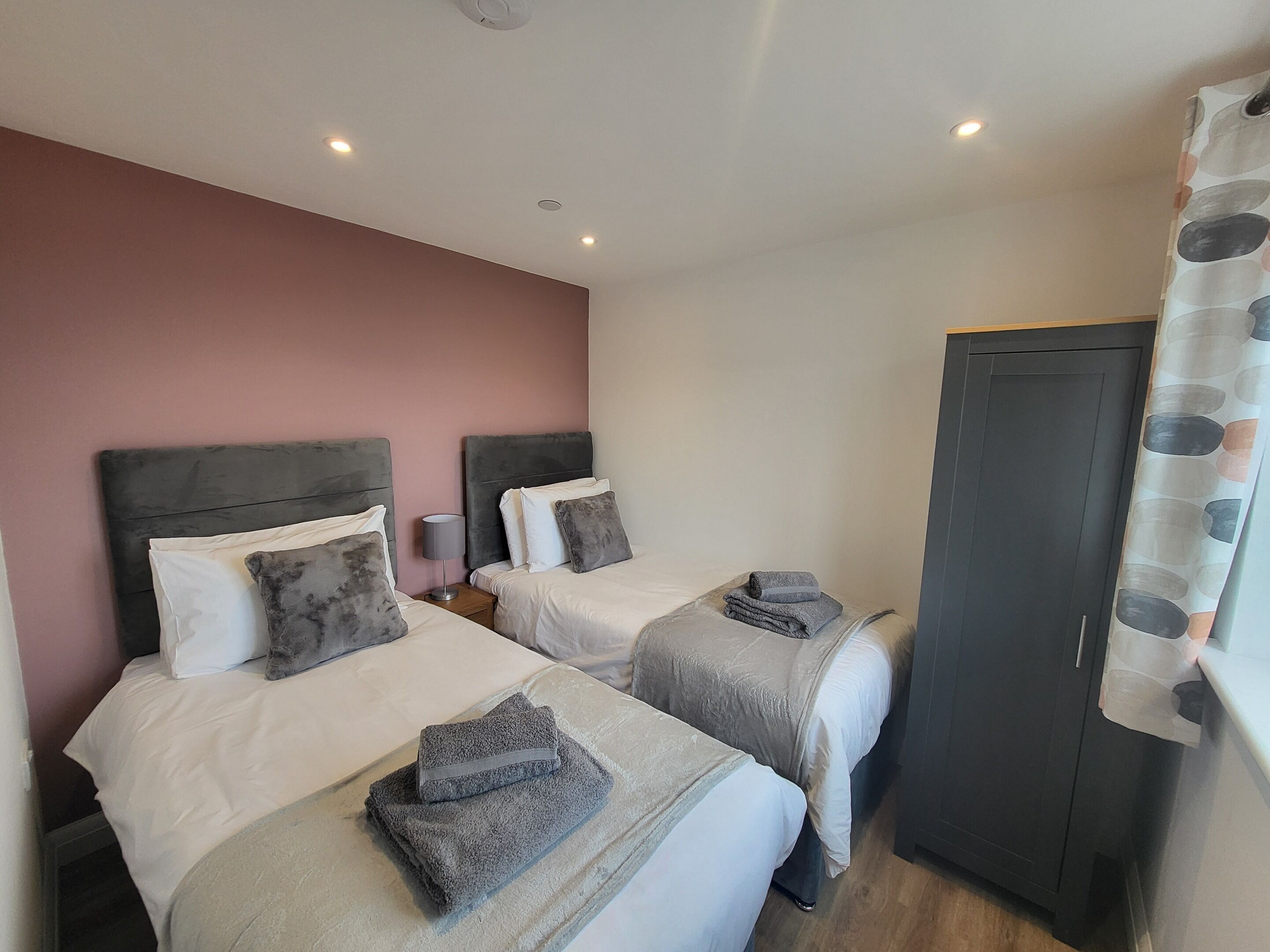 2 bedrooms, desk, iron/ironing board, travel cot