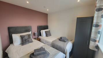 2 bedrooms, desk, iron/ironing board, travel cot
