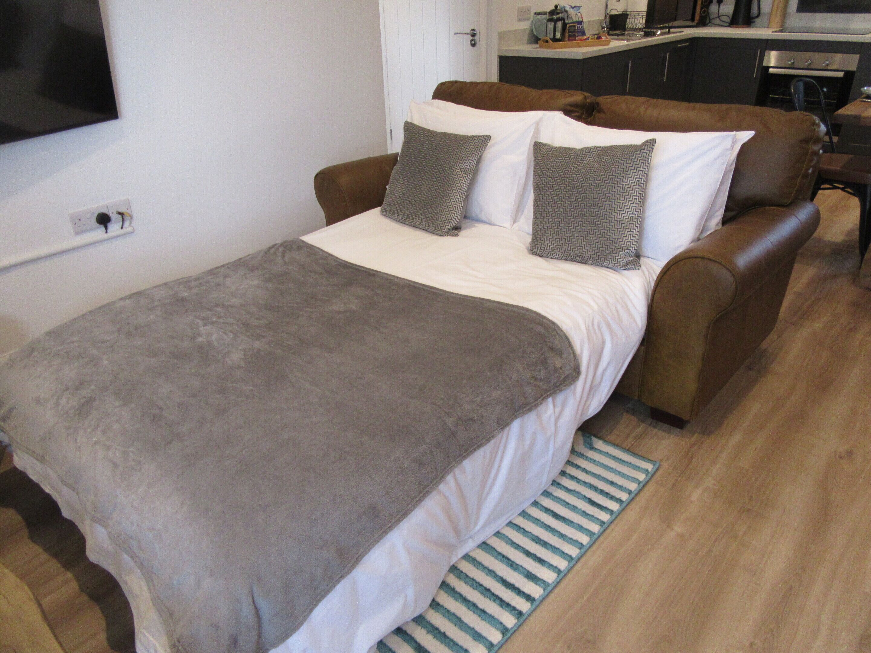 2 bedrooms, desk, iron/ironing board, travel cot