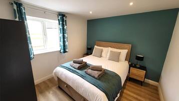 2 bedrooms, desk, iron/ironing board, travel cot