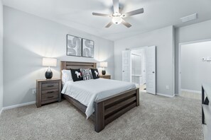 4 quartos, escrivaninha, Wi-Fi de cortesia, roupa de cama