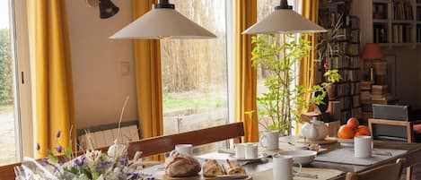 Ilmainen päivittäinen täysi aamiainen