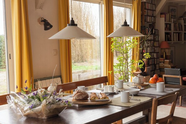 Petit déjeuner complet compris tous les jours