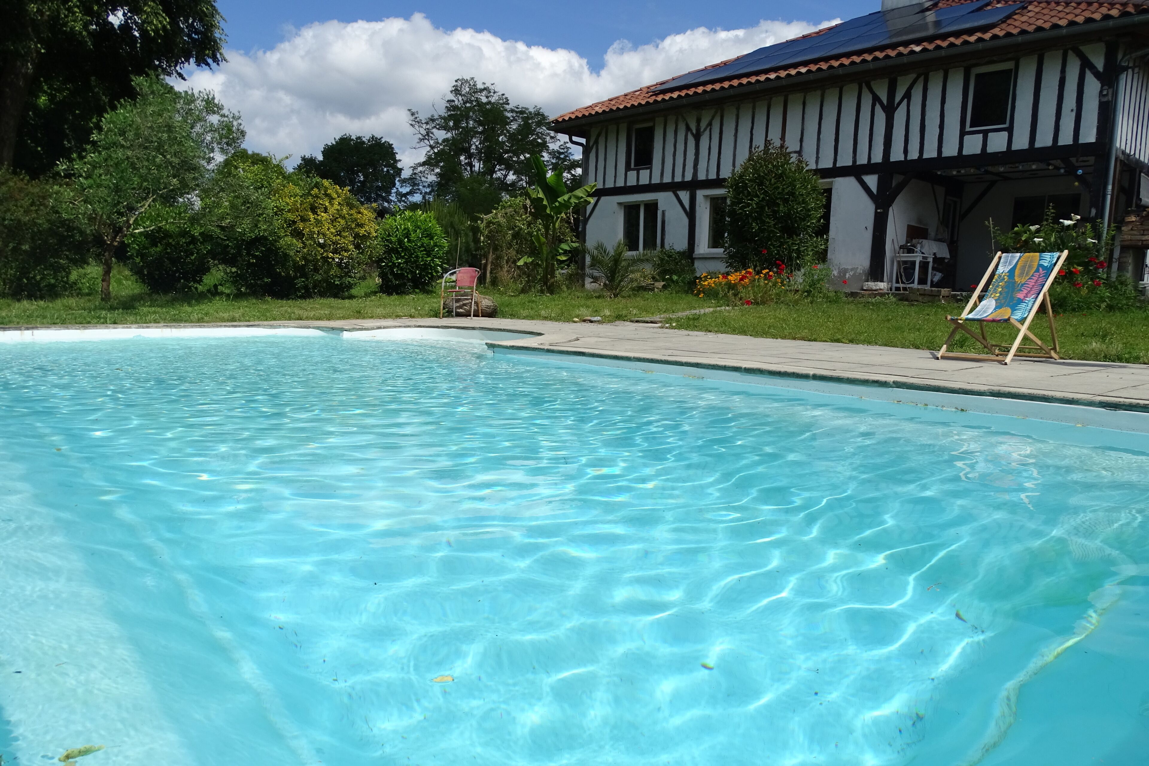 Seasonal outdoor pool, pool umbrellas