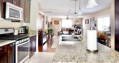 Charming Craftsman Retreat: 3BR Home w/ Pool & Jacuzzi â Your Perfect Getaway!