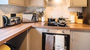 Unclassified image, 5 of 26, button - Connaught Road House in Aldershot (Aldershot)