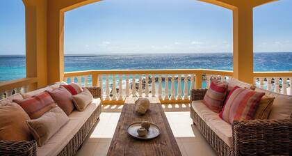 The Strand Penthouse, stunning ocean view, shared pool & private beach
