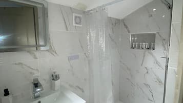 Handdoeken, zeep, shampoo, toiletpapier