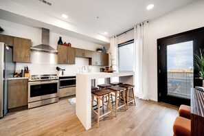 Private kitchen - Gulch - Custom Nashville Vacation (Nashville)