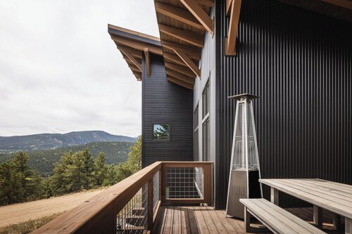 Superb Views 4-bedroom house in Caribou Ridge, Nederland-Close to Eldora Skiing