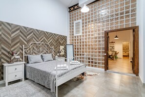 1 soverom, strykejern/-brett, wi-fi (inkludert) og sengetøy