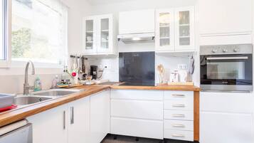 冰箱、微波炉、烤箱、炉灶