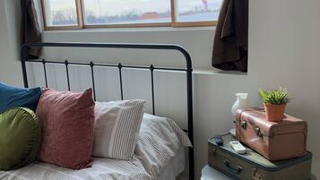 2 多间卧室、熨斗/熨衣板、WiFi、床单