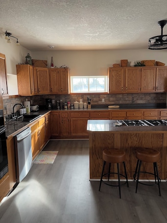 Private kitchen. Relaxing Small-Town Retreat in Lawrenceville