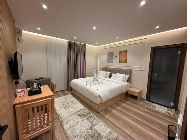 Habitació doble Comfort, balcó, vistes a la muntanya | Zona de menjador de l'habitació