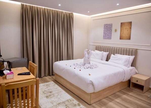 Comfort Double Room, Balcony, Mountain View | Iron/ironing board, free WiFi