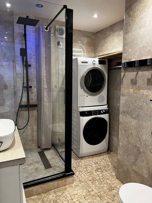 Towels, soap, toilet paper - Cosy apartment with views over Paris (Le Kremlin-Bicêtre)
