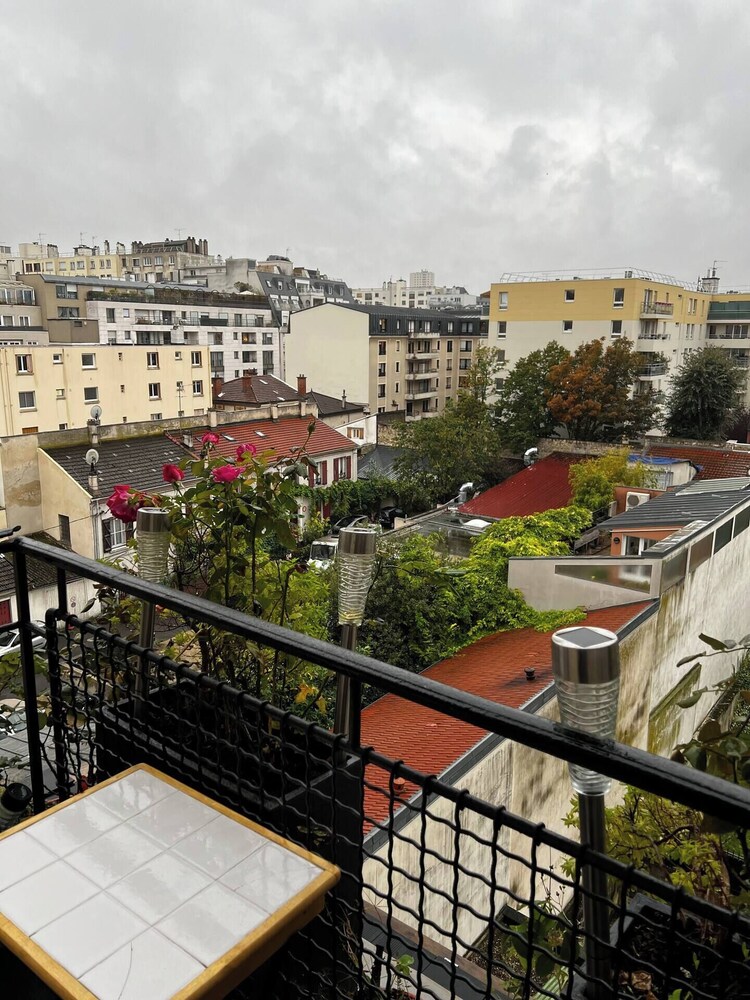 Cosy apartment with views over Paris photo 5
