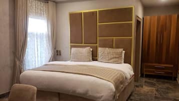 1 chambre, matelas mémoire de forme, bureau
