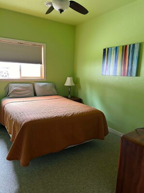 5 bedrooms, WiFi, bed sheets
