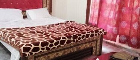 Deluxe Double Room | Soundproofing, iron/ironing board, free WiFi
