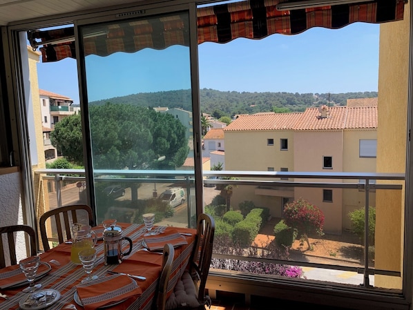 Dining - Absolute comfort in Sanary, l'appart de la mer, all on foot, air conditioning and garage (Sanary-sur-Mer)