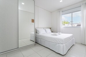 2 bedrooms, iron/ironing board, WiFi, bed sheets - WI-FI 1GB | 600m from Canasvieiras Beach #CANA12 (Florianópolis)